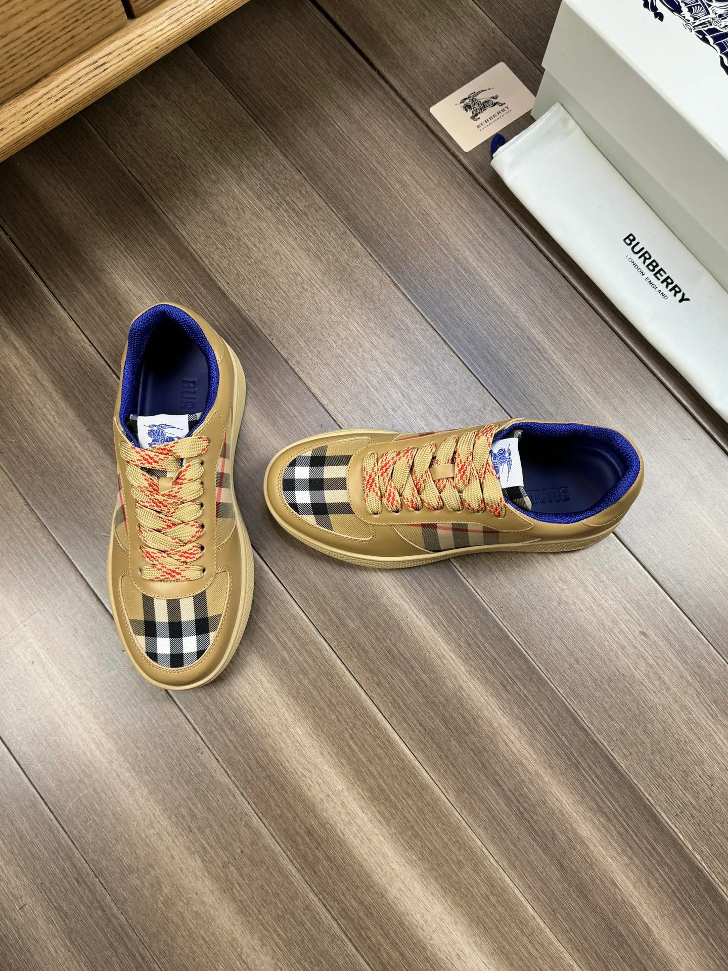 P400 [BURBERRY] Burberry - Upper: imported 🔝 Napa calfskin, brand totem cloth, tongue brand cloth label - Inner lining: canvas lining, - Outsole: rubber; two-color molded outsole - Super high quality control·Fine workmanship: highlighted (high-end·luxury·grade) -Size: 38-44 (Male 45, can be customized)